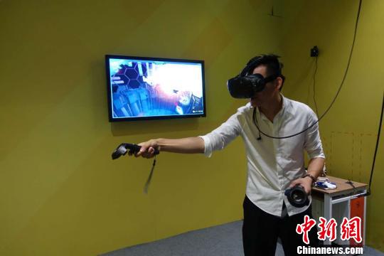 大連首屆太空嘉年華啟幕 “VR”成展會(huì)新時(shí)尚(圖2)